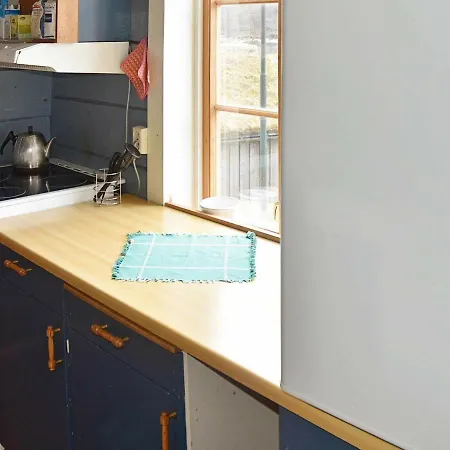 Three-bedroom Holiday In * Norddal
