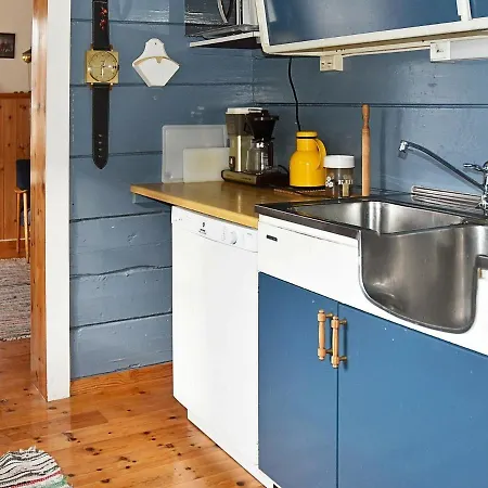 Semesterbostad Three-bedroom Holiday In Norddal