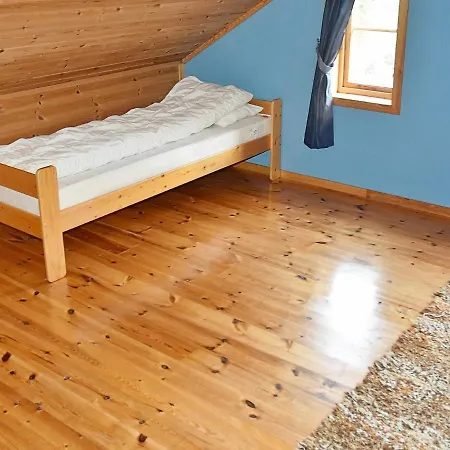 Three-bedroom Holiday In Norddal